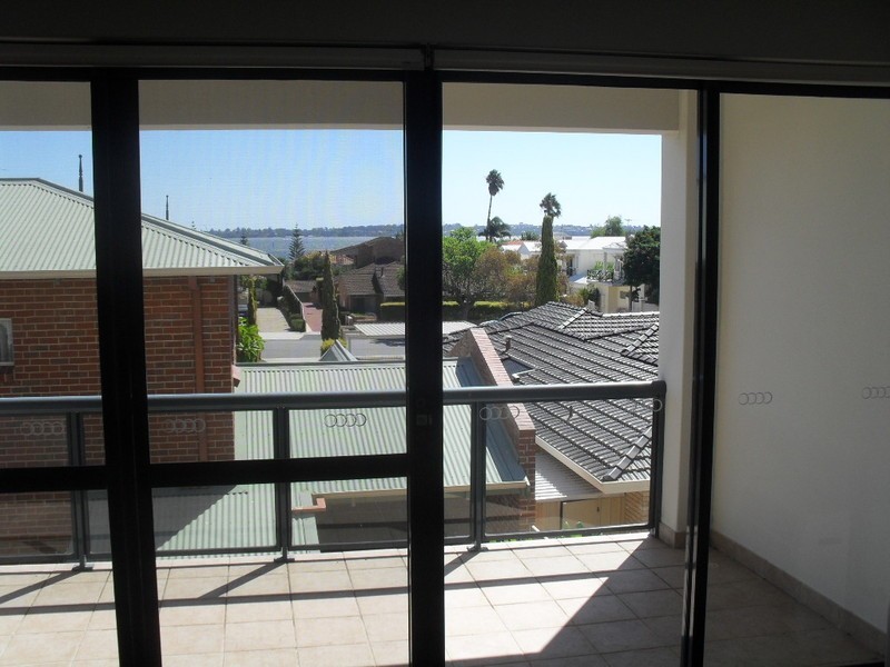 9 Robert Street, Como WA 6152