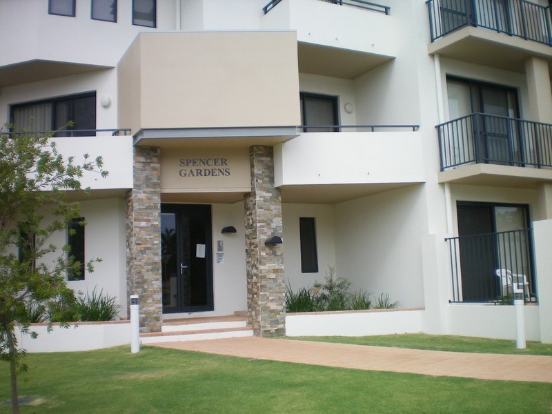 2/17 Southdown Place, Thornlie WA 6108