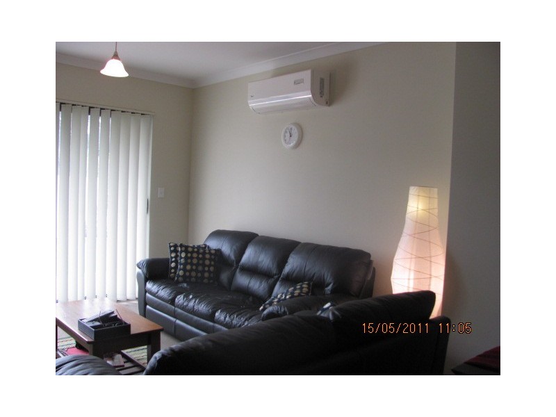 2/17 Southdown Place, Thornlie WA 6108