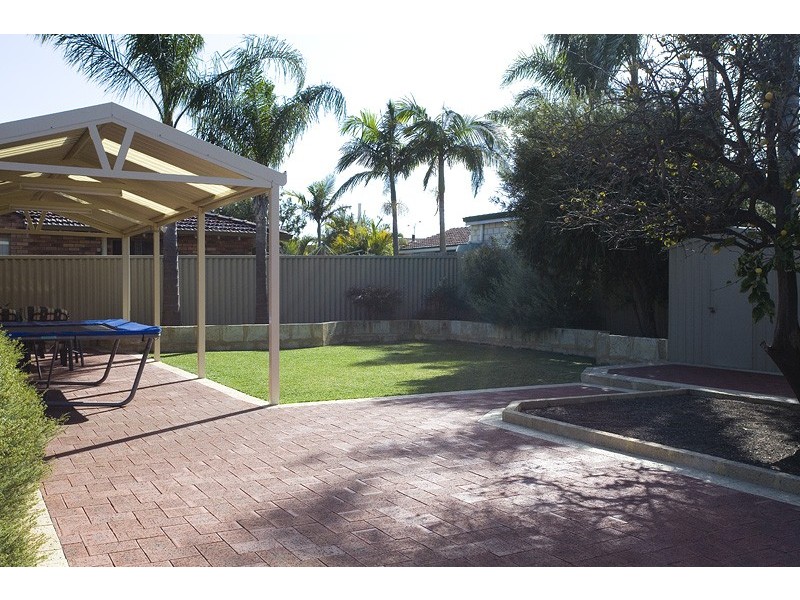 4 Hanrahan Loop, Kardinya WA 6163