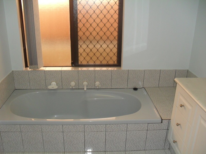 22 Explorer Drive, Thornlie WA 6108