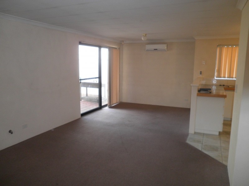 2/19 Holton Way, Cannington WA 6107
