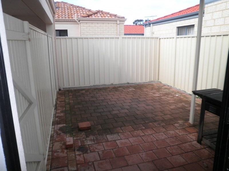 2/19 Holton Way, Cannington WA 6107
