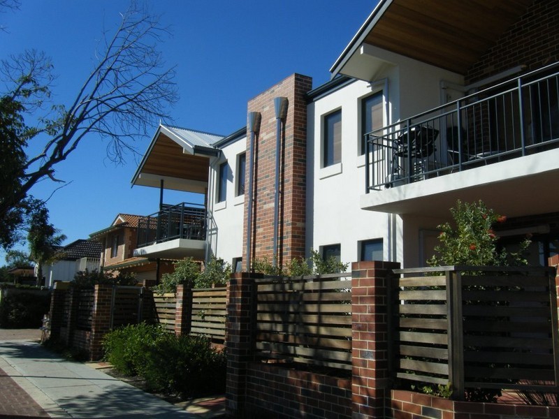 2/2 Lichfield Sreet, Victoria Park WA 6100