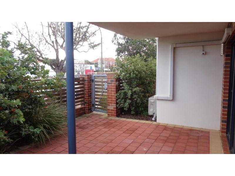 2/2 Lichfield Sreet, Victoria Park WA 6100