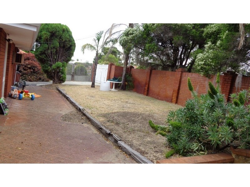 1A Dalston Crescent, Kardinya WA 6163