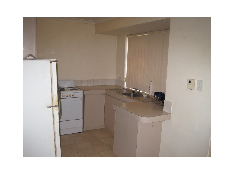 6/12 Farnaby Lane, Beckenham WA 6107