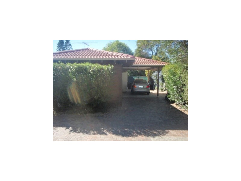 4/8 Axford Street, Como WA 6152