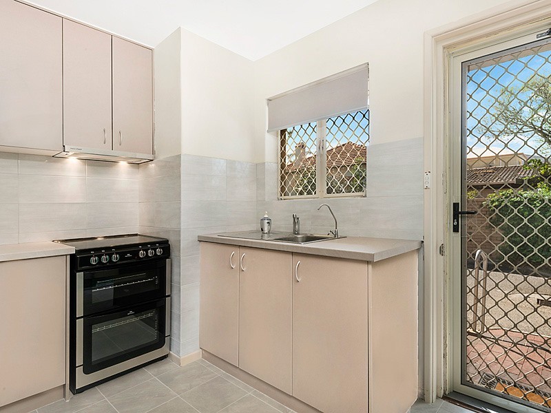 3/1A Hobbs Avenue, Como WA 6152