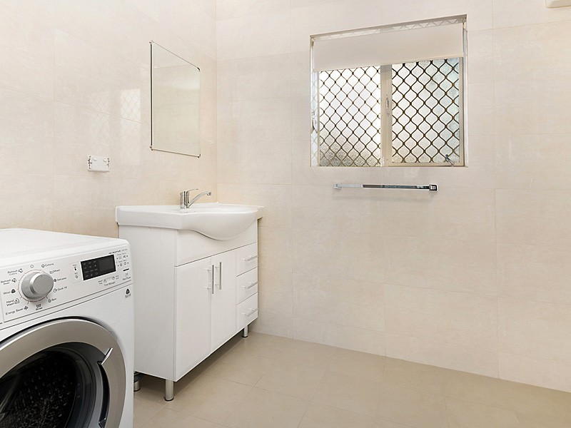 3/1A Hobbs Avenue, Como WA 6152