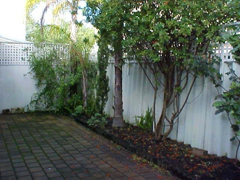 2/10 Eric Street, Como WA 6152