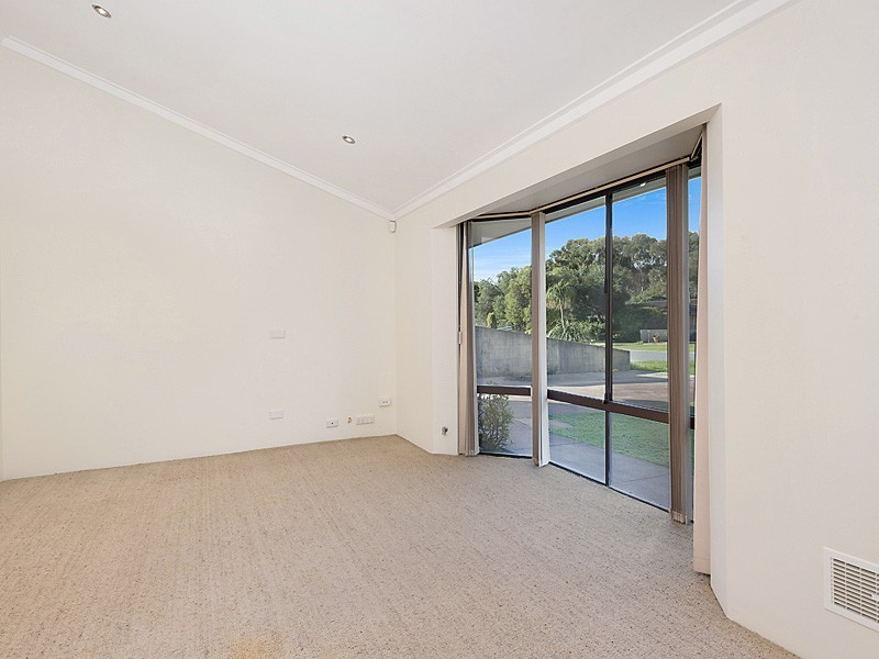 12 Ingvarson Way, Bibra Lake WA 6163