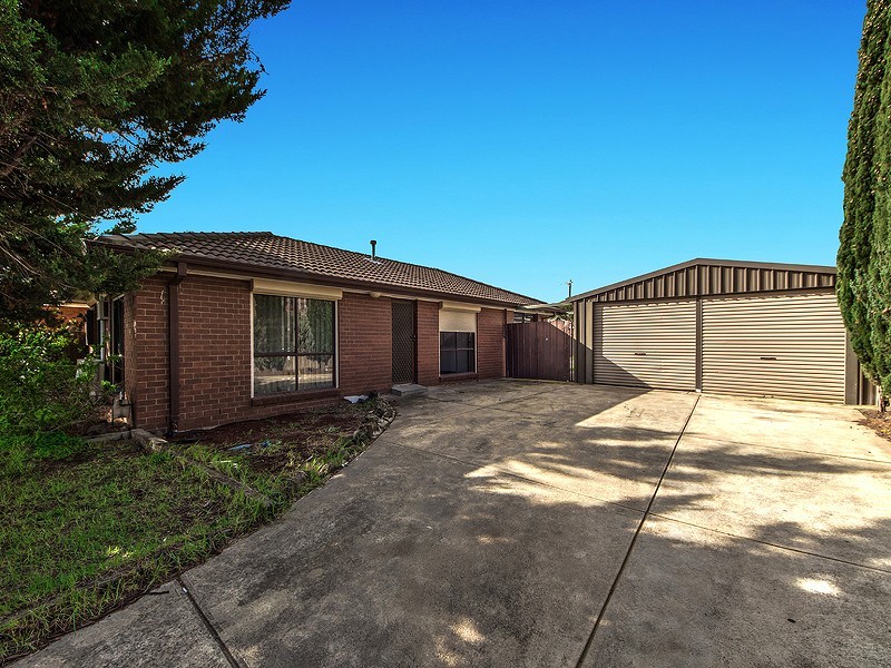 8 Mulwala Gardens, St Albans VIC 3021