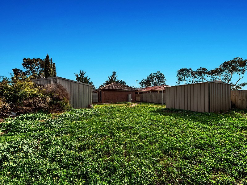 8 Mulwala Gardens, St Albans VIC 3021
