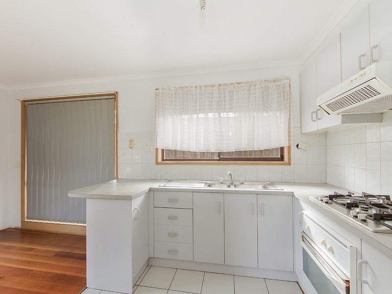8 Mulwala Gardens, St Albans VIC 3021