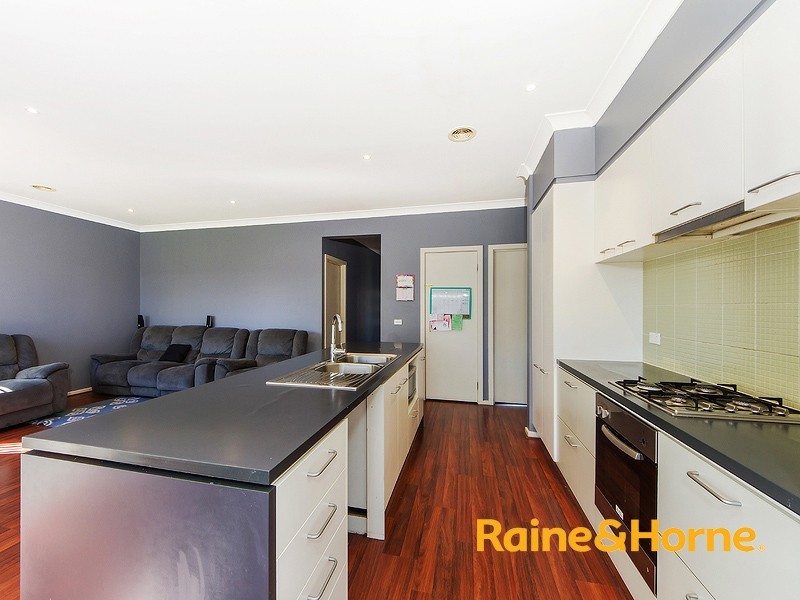 9 ELOURA CIRCUIT, Taylors Hill VIC 3037