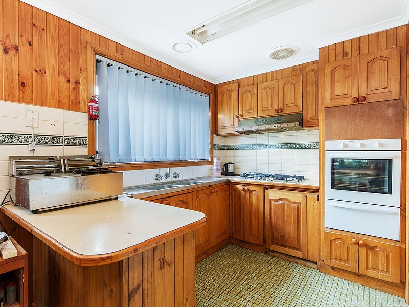 24 NEERIM STREET, Melton South VIC 3338