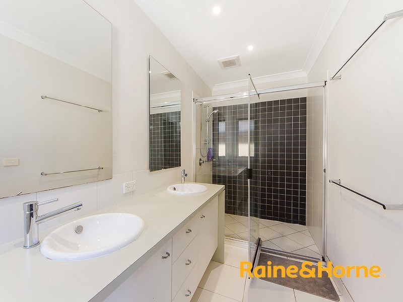 9 ELOURA CIRCUIT, Taylors Hill VIC 3037