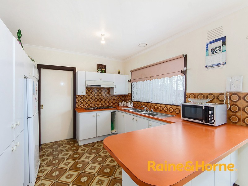 5 CHESTER CRESCENT, Deer Park VIC 3023