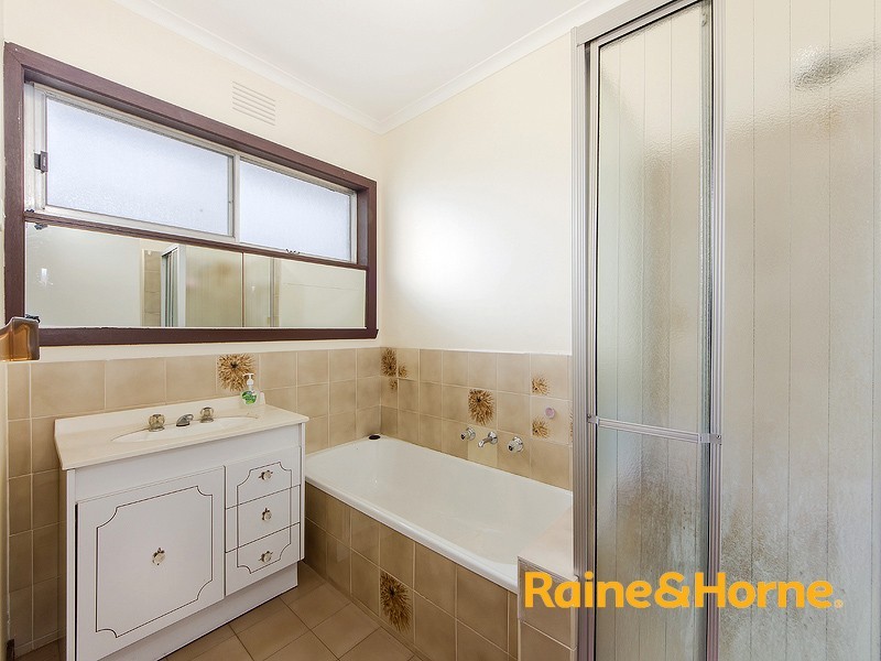 5 CHESTER CRESCENT, Deer Park VIC 3023