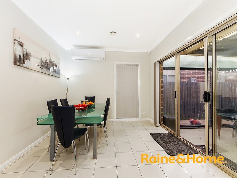 1/9 Brindalee Way, Hillside VIC 3037