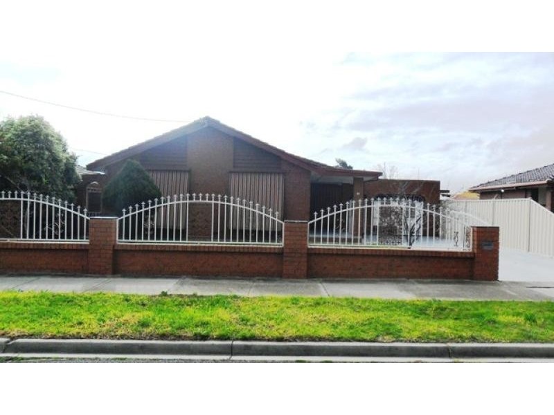 10 CHETWYN DRIVE, Kings Park VIC 3021