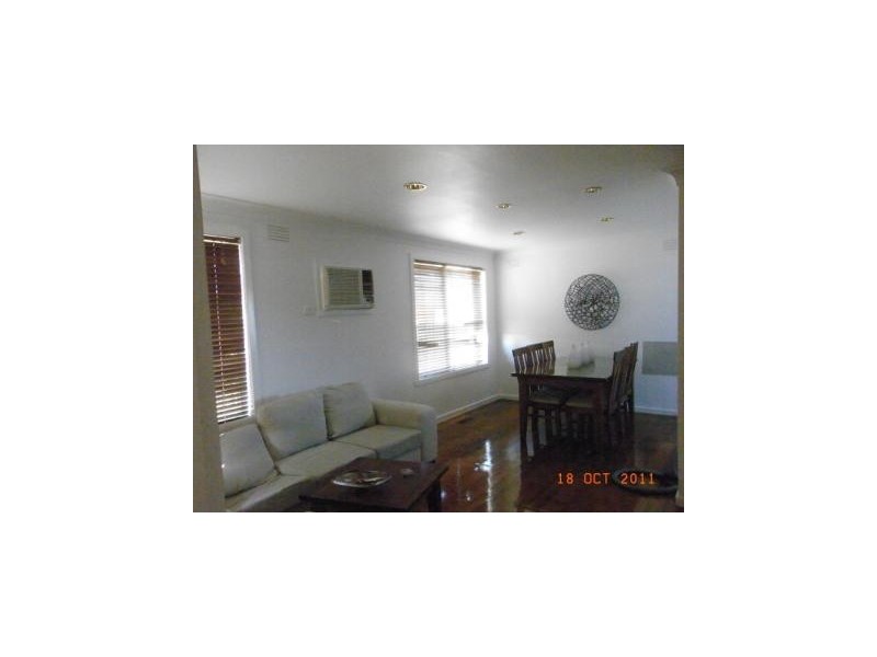 8 Douglas Avenue, St Albans VIC 3021