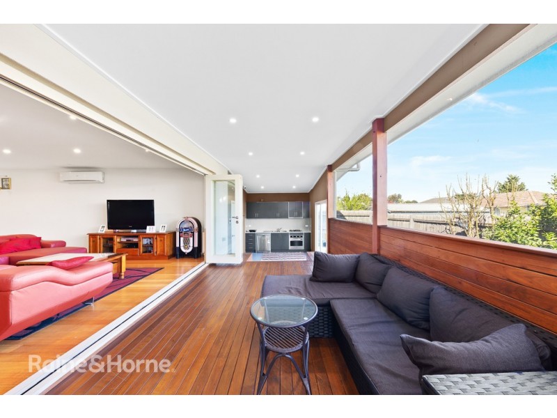 51 GILLESPIE ROAD, St Albans VIC 3021