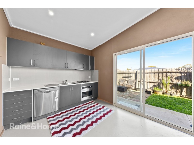 51 GILLESPIE ROAD, St Albans VIC 3021