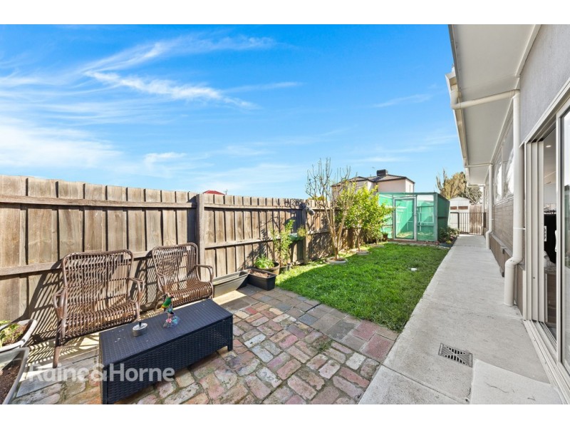 51 GILLESPIE ROAD, St Albans VIC 3021