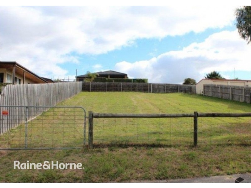 10 IKARA WAY, Churchill VIC 3842