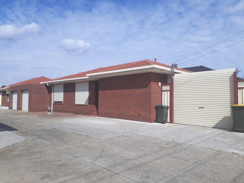 2/72 WALMER AVENUE, St Albans VIC 3021