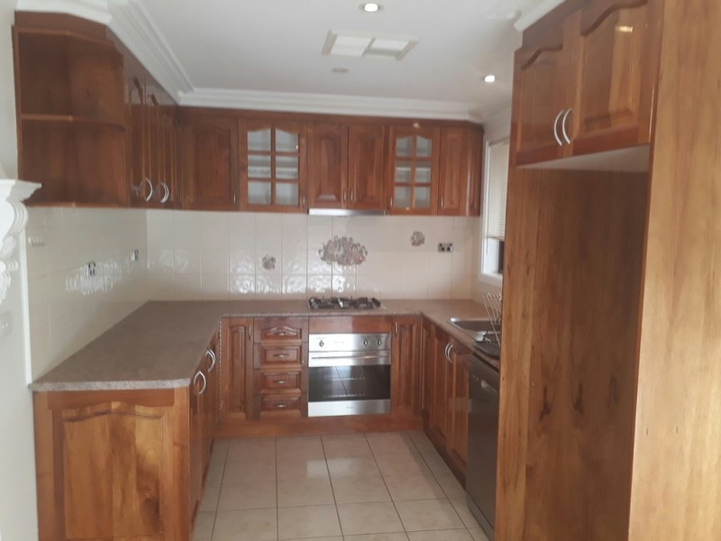 2/72 WALMER AVENUE, St Albans VIC 3021