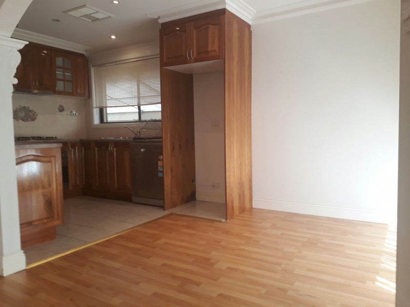 2/72 WALMER AVENUE, St Albans VIC 3021