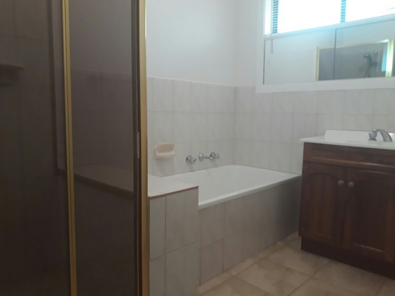 2/72 WALMER AVENUE, St Albans VIC 3021