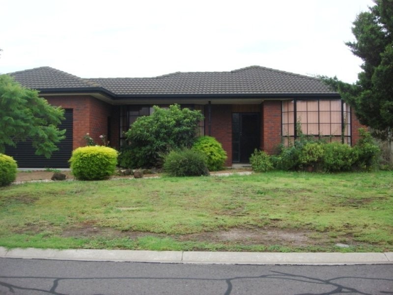 16 Danthonia Street, Delahey VIC 3037