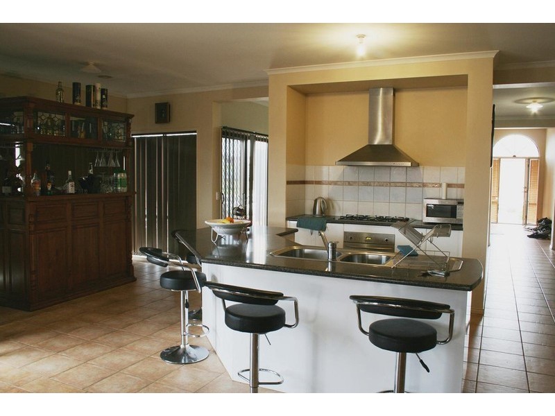 37 Loddon Drive, Taylors Hill VIC 3037