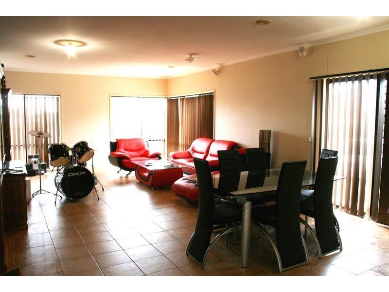 37 Loddon Drive, Taylors Hill VIC 3037
