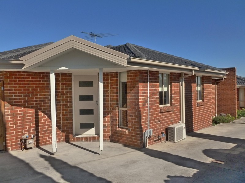 2/189 Opie Road, St Albans VIC 3021