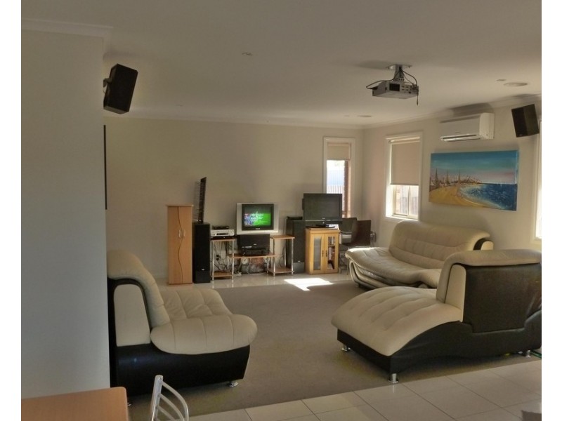 2/189 Opie Road, St Albans VIC 3021