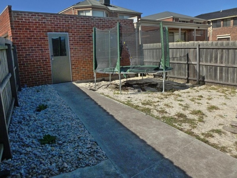 2/189 Opie Road, St Albans VIC 3021