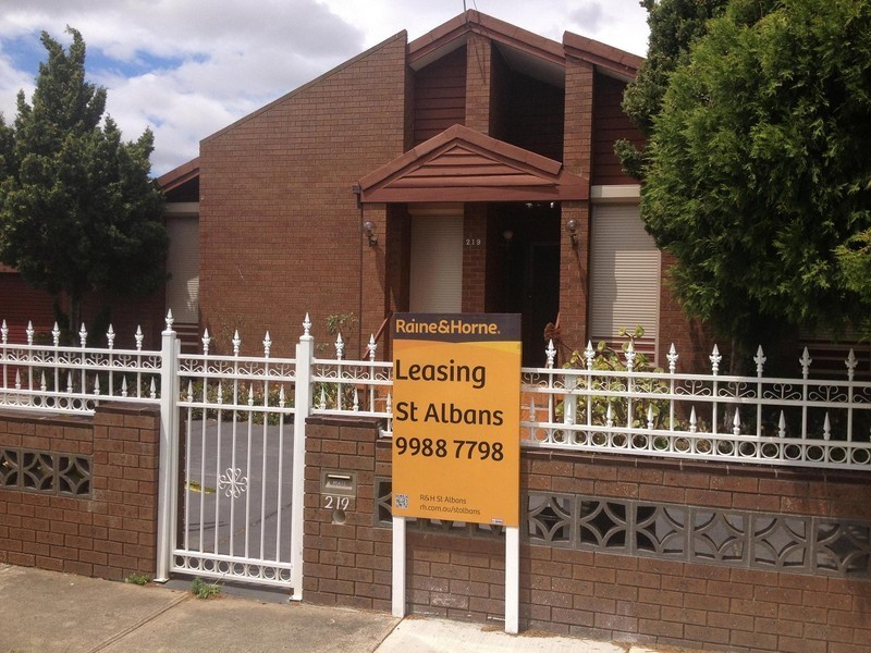 219 Main Road East, St Albans VIC 3021
