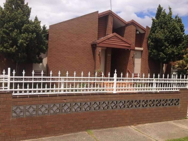 219 Main Road East, St Albans VIC 3021