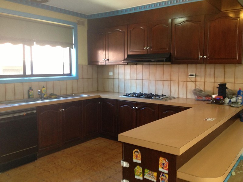 219 Main Road East, St Albans VIC 3021