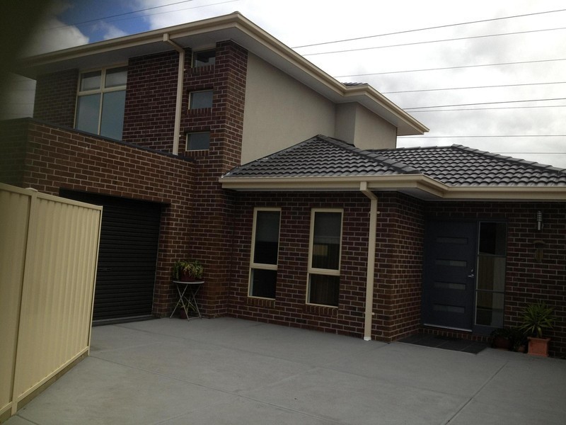 2/120 Oleander Drive, St Albans VIC 3021