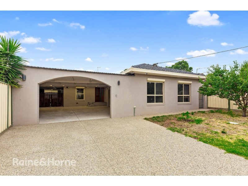 4 LEYTON COURT, St Albans VIC 3021