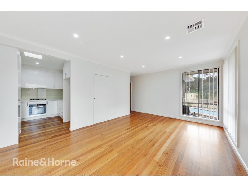 4 LEYTON COURT, St Albans VIC 3021