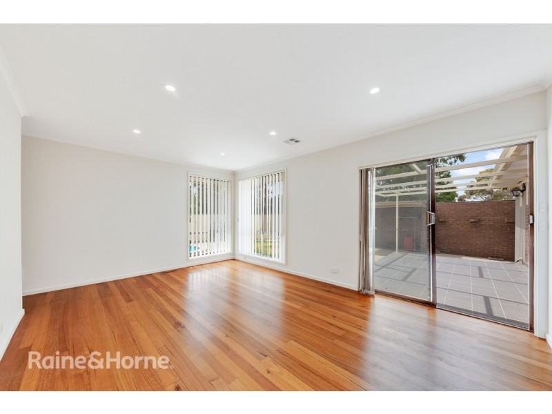 4 LEYTON COURT, St Albans VIC 3021