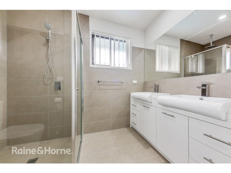 4 LEYTON COURT, St Albans VIC 3021