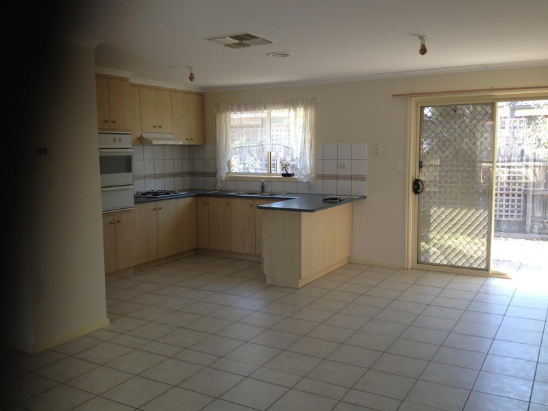 82 Lee St, Deer Park VIC 3023